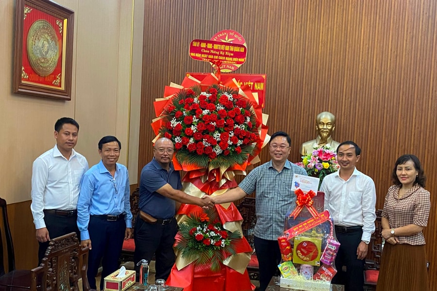 Lãnh đạo tỉnh thăm các cơ quan báo chí tại TP.Đà Nẵng