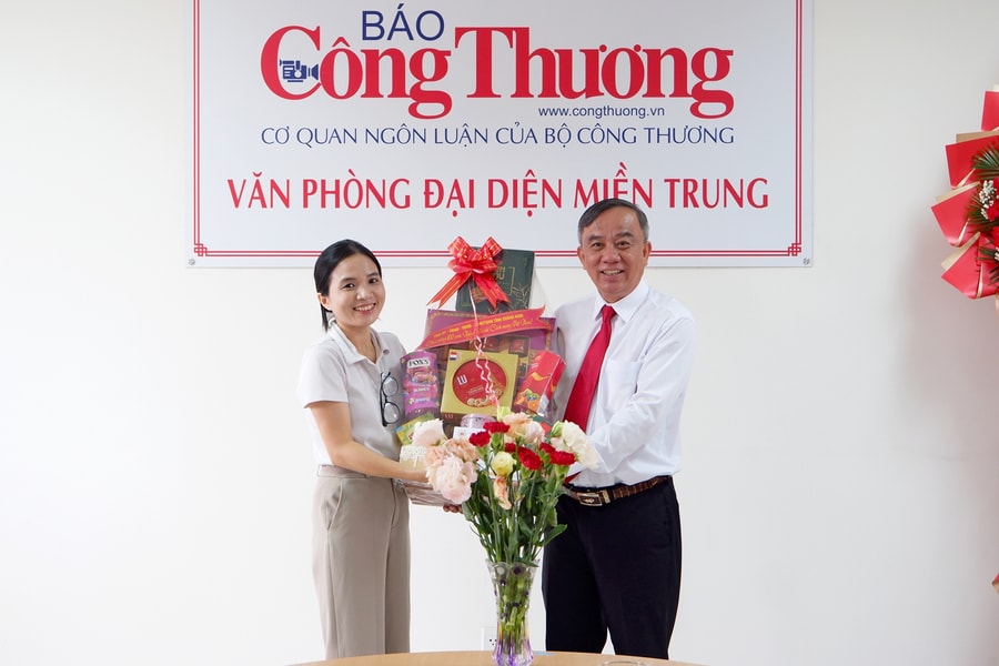 Phó Chủ tịch HĐND tỉnh Trần Xuân Vinh thăm, chúc mừng các cơ quan báo chí tại Đà Nẵng