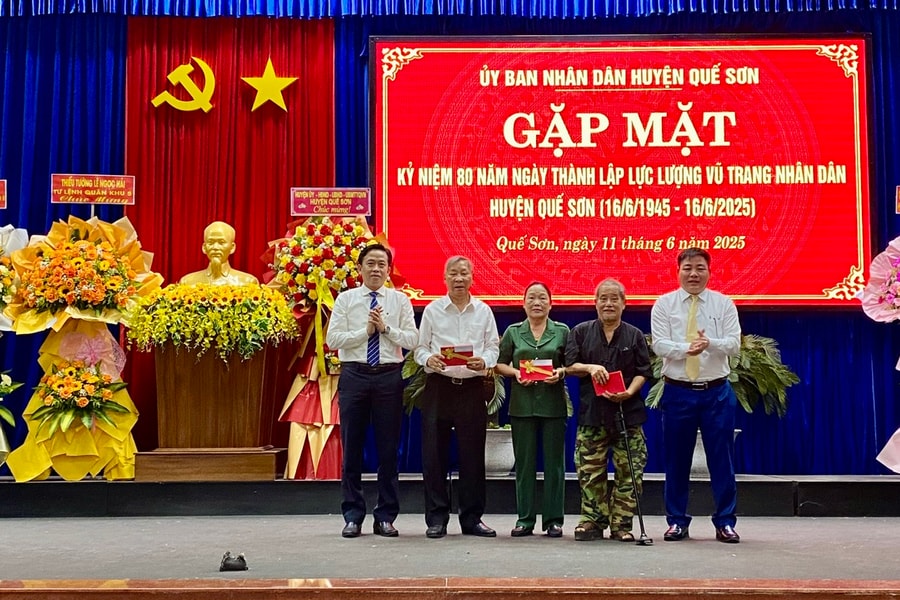 Quế Sơn tổ chức gặp mặt kỷ niệm 80 năm ngày truyền thống lực lượng vũ trang