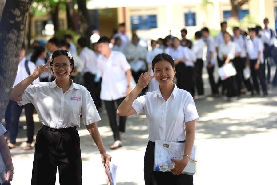 Buổi thi thứ 3 Kỳ thi tốt nghiệp THPT năm 2025: Thí sinh Quảng Nam dự thi đạt hơn 99,6%