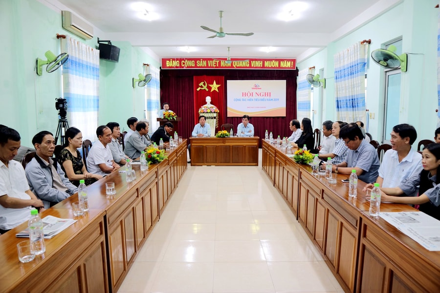 Như chiếc lá rơi