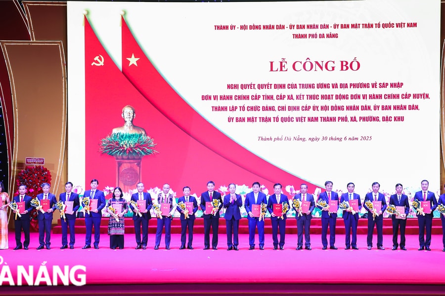 Công bố các quyết định thành lập Đảng bộ phường, xã, đặc khu