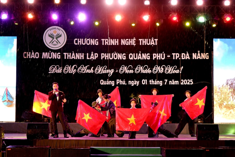 Quảng Phú tổ chức chương trình nghệ thuật công bố thành lập đơn vị hành chính mới