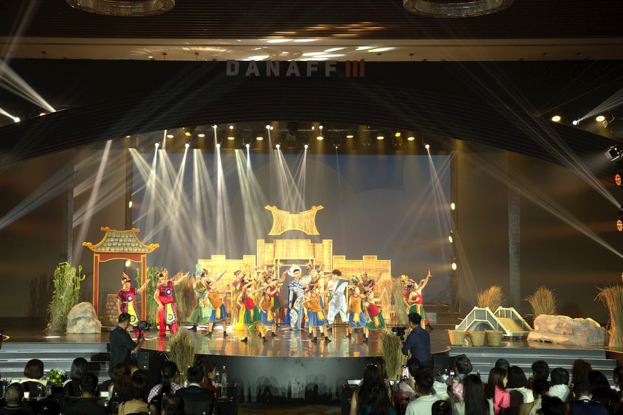 Vở nhạc kịch ‘Chiếc nỏ thần’ cuốn hút hàng nghìn khán giả