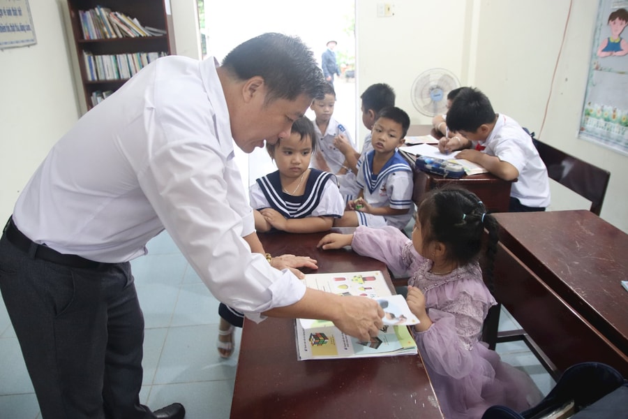 Gieo chữ nơi đảo xa
