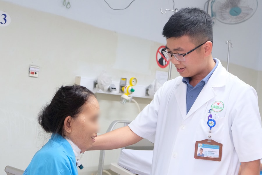 Bệnh viện Ung bướu Đà Nẵng phẫu thuật thành công ca ung thư tuyến giáp xâm lấn khí quản