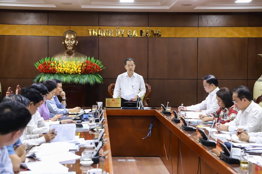 Bí thư Thành ủy Nguyễn Văn Quảng làm việc với Đảng ủy xã Tây Giang