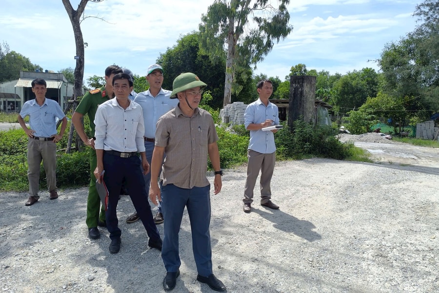 Kiểm tra, lập lại trật tự xây dựng tại phường Quảng Phú