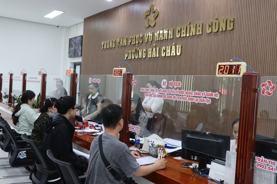 Chú trọng xây dựng nền hành chính phục vụ