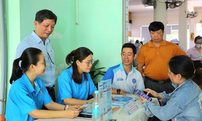 Mở rộng diện tham gia bảo hiểm xã hội bắt buộc: Giải pháp lấp đầy khoảng trống an sinh