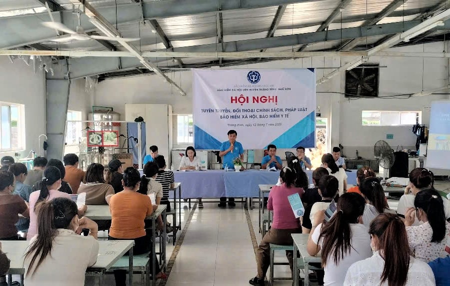 Bảo hiểm xã hội Thăng Bình - Quế Sơn đối thoại với công nhân may mặc