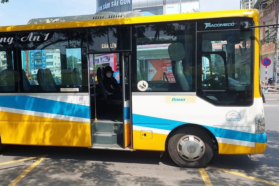 Người dân mong mở lại tuyến xe buýt R15 và tuyến số 10