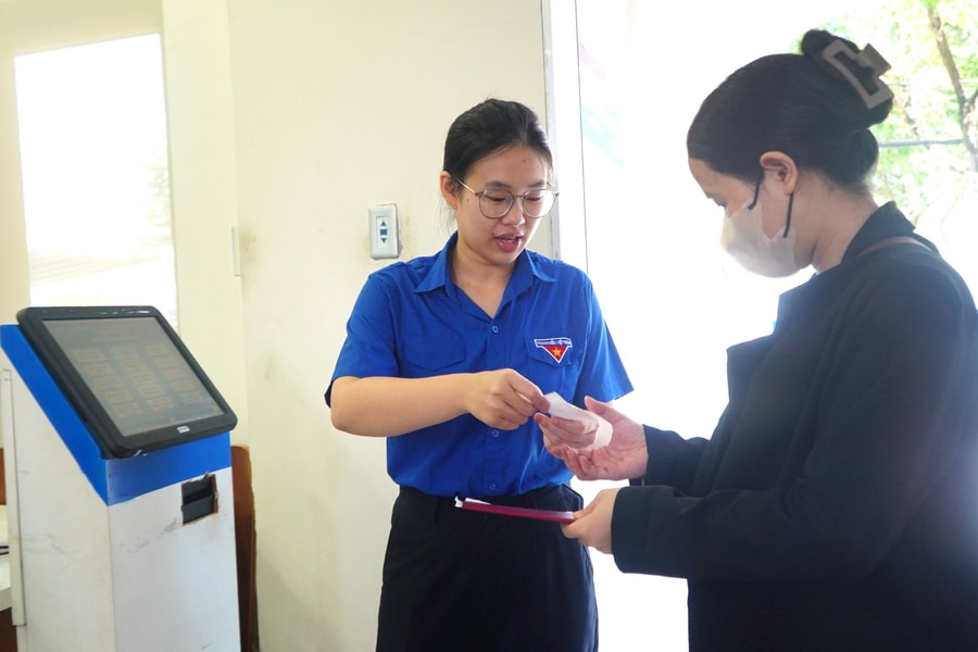 Từ 18/8, hơn 100 sinh viên tham gia tình nguyện hỗ trợ chuyển đổi số tại xã, phường