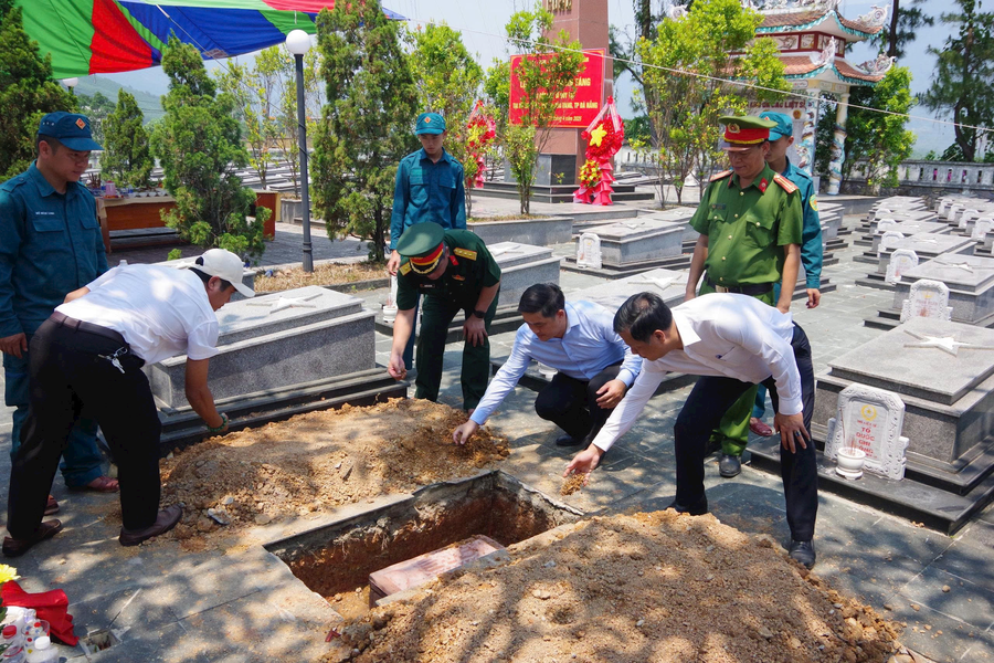 Thắm đượm nghĩa tình đồng đội