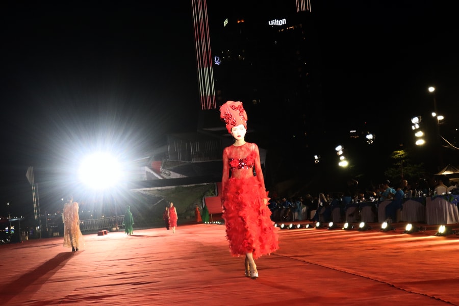 Sông Hàn bừng sáng với show diễn “Nơi pháo hoa rực rỡ”