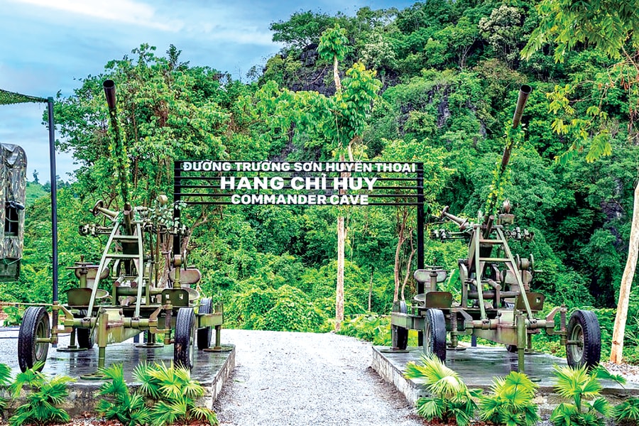 Hang Chỉ huy giữa đại ngàn Trường Sơn huyền thoại