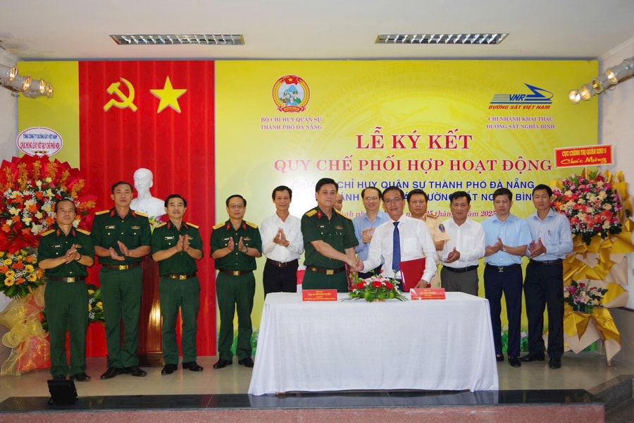 Bộ Chỉ huy Quân sự thành phố Đà Nẵng và Chi nhánh khai thác đường sắt ký kết phối hợp công tác