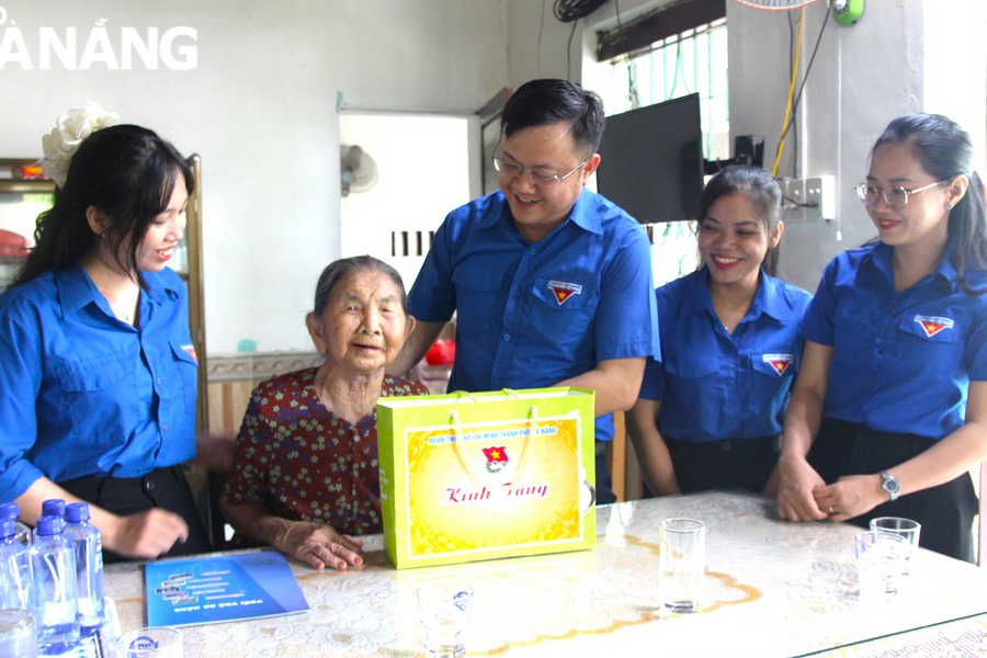 Da Nang youth shows gratitude to heroic Vietnamese mothers