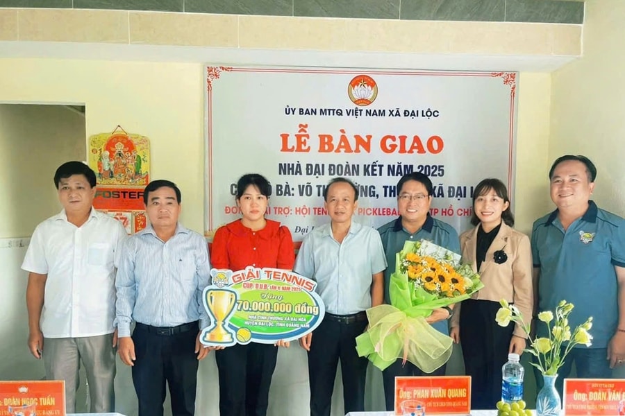 Mặt trận xã Đại Lộc bàn giao nhà đại đoàn kết