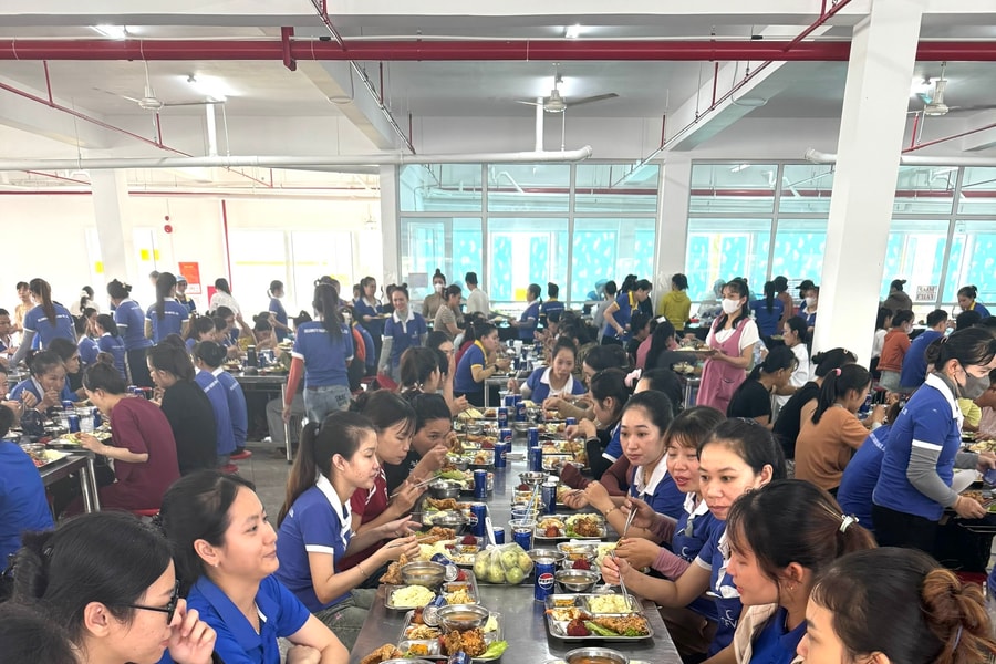 "Bữa cơm Công đoàn" cho 900 công nhân