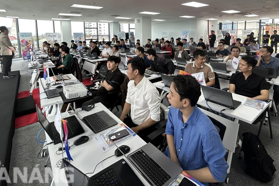 Trung tâm DSAC tổ chức các chương trình đào tạo vi mạch và trí tuệ nhân tạo trong tháng 8