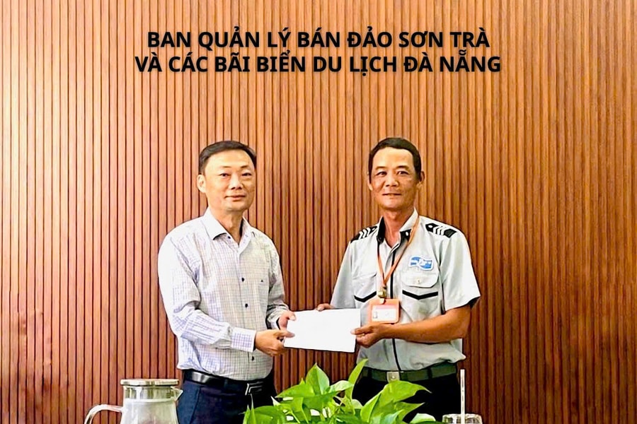 Khen thưởng đột xuất cán bộ Đội quản lý trật tự du lịch biển