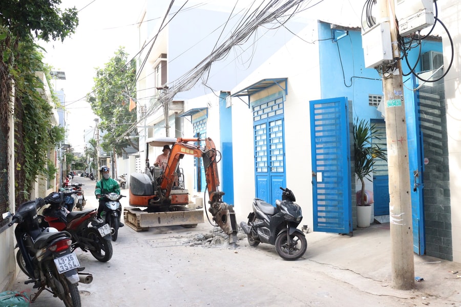 Tích cực vận động người dân hiến đất mở đường
