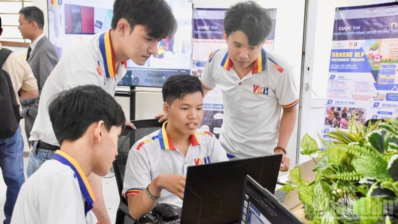 Bố trí sinh viên tình nguyện hỗ trợ công nghệ thông tin tại các xã, phường