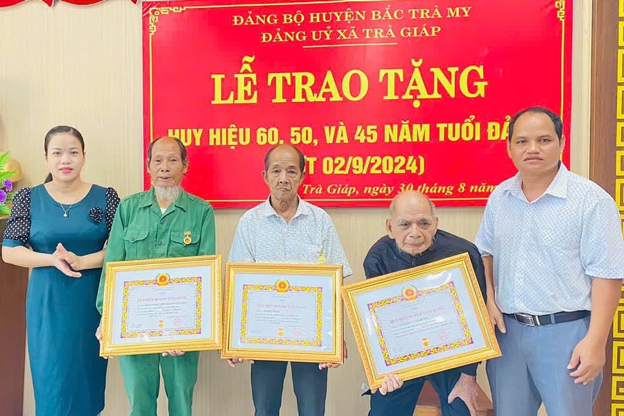 Cây đại thụ của làng Suối Riêng