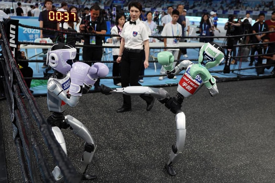 Sôi động giải đấu robot hình người đầu tiên trên thế giới tại Trung Quốc
