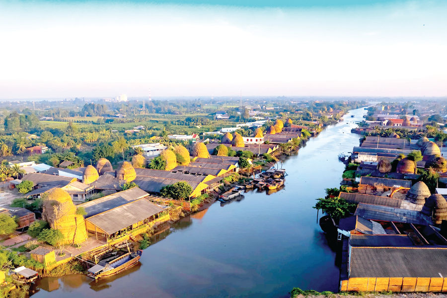 “Vương quốc gạch ngói” bên sông Cổ Chiên