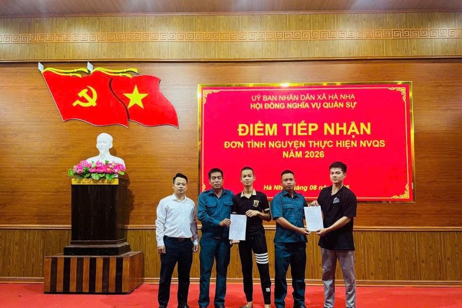 Tuổi trẻ hăng hái viết đơn tình nguyện nhập ngũ