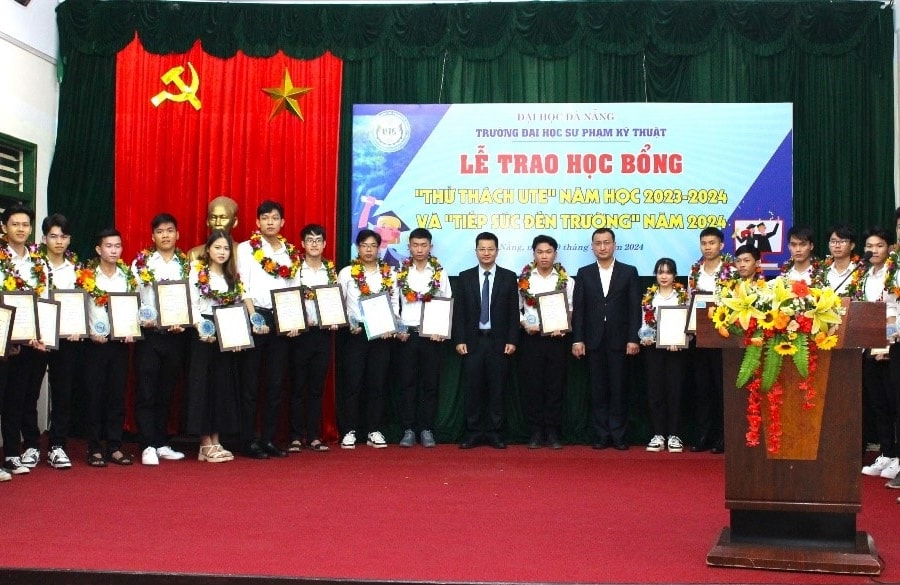 Học bổng thu hút sinh viên tài năng