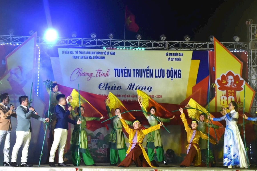 Tuyên truyền lưu động về cơ sở