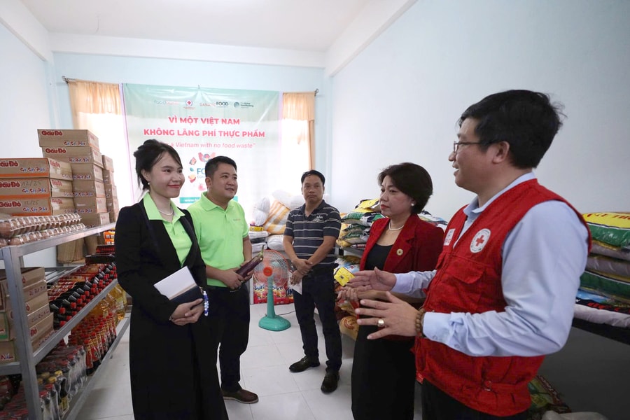 Tiếp sức cho người yếu thế từ kho thực phẩm cộng đồng