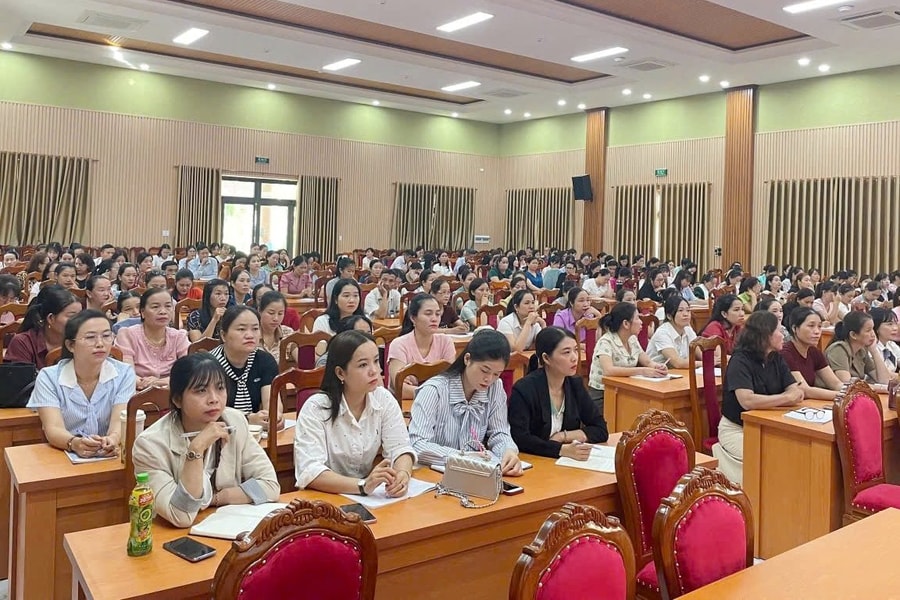 Xã Tiên Phước bồi dưỡng chính trị hè cho cán bộ quản lý và giáo viên