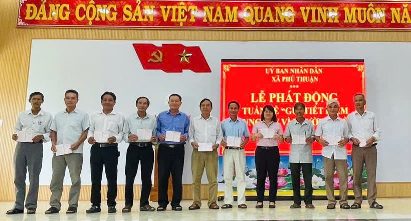 Xã Phú Thuận phát động “Tuần lễ gửi tiết kiệm, chung tay vì người nghèo”