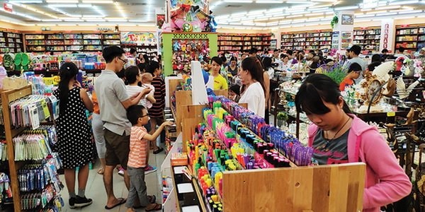 Nhộn nhịp mua sắm năm học mới