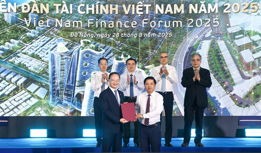 Vietnam Finance Forum 2025: Da Nang seals series of global cooperation MoUs