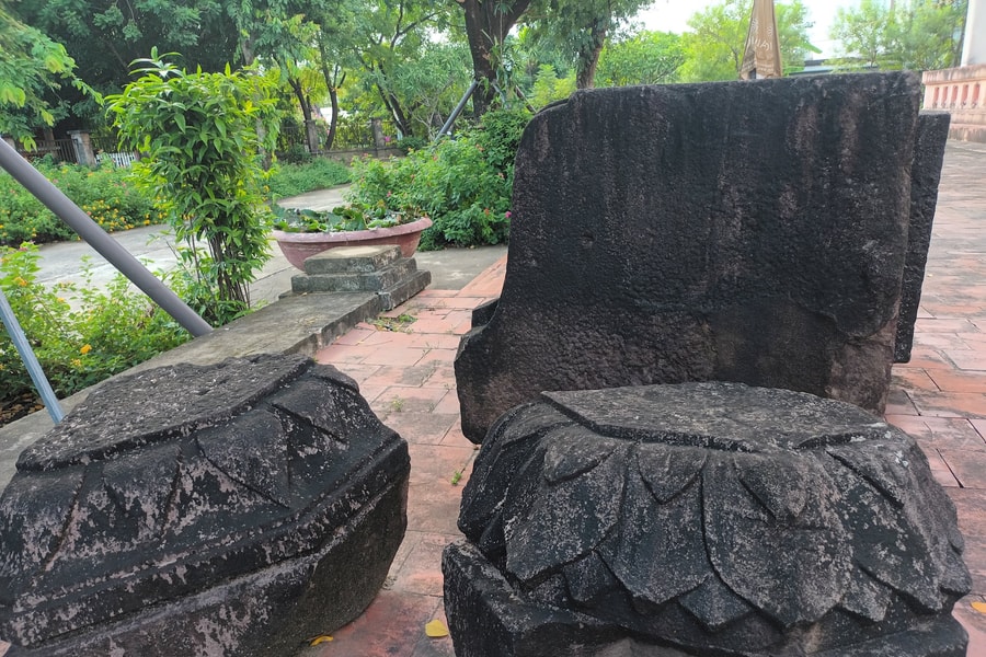 Ở đó, đá nói lời ngày mai...