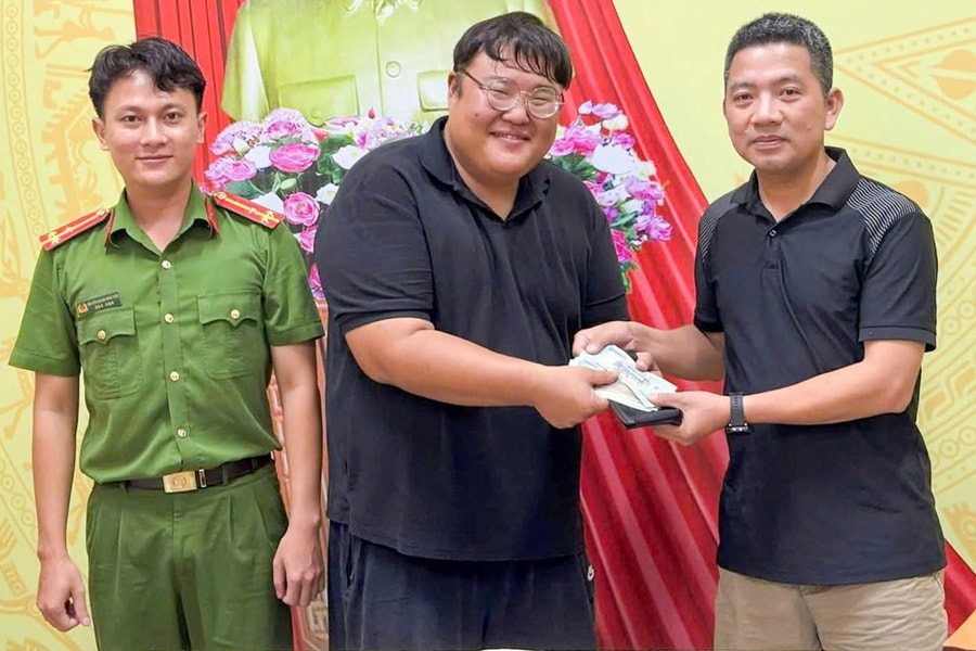 Honest Da Nang residents help S. Korean traveller recover lost belongings