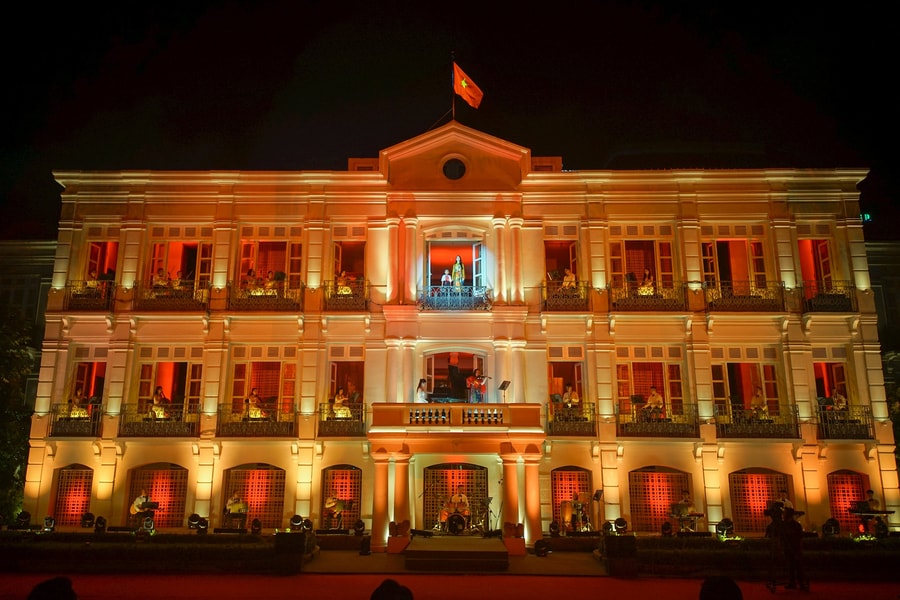 Người dân, du khách mãn nhãn với Chương trình nghệ thuật Danang Concert