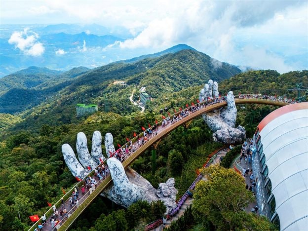 Hàng nghìn du khách check-in đỉnh Bà Nà trong ngày đầu tiên của kỳ nghỉ lễ 2/9