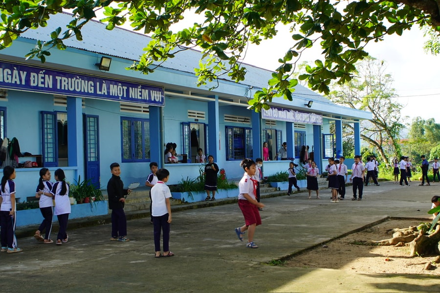 Vượt khó bước vào năm học mới