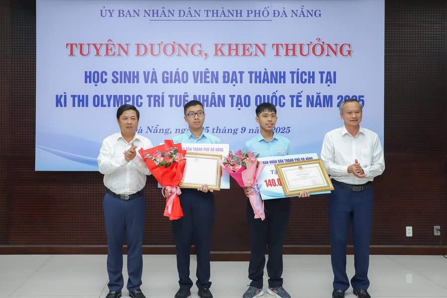 Khen thưởng 2 học sinh đoạt giải cao Kỳ thi Olympic Trí tuệ nhân tạo quốc tế năm 2025