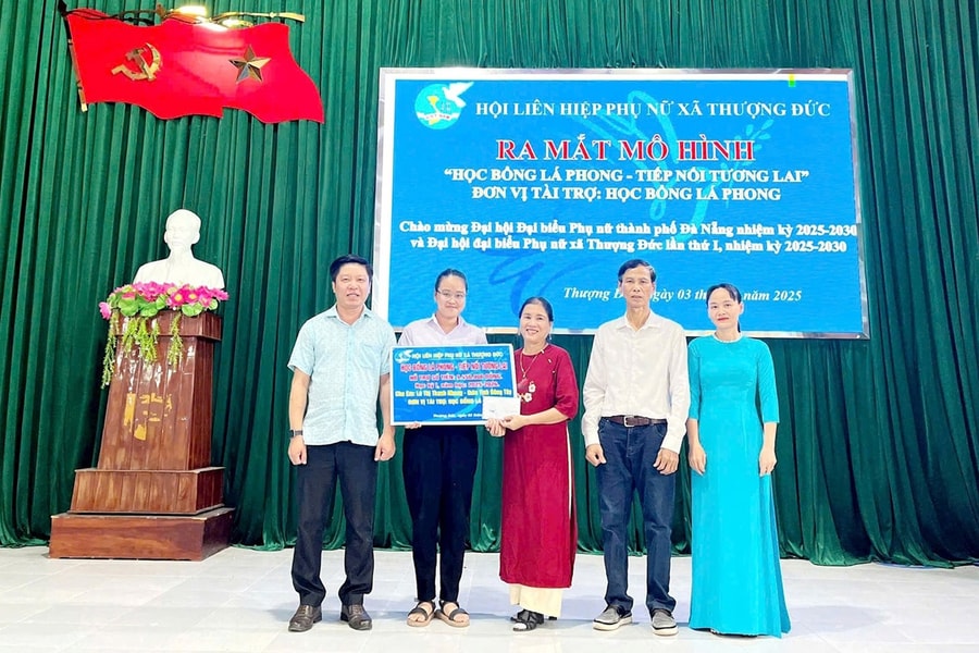 Nhiều suất học bổng tặng học sinh, sinh viên xã Thượng Đức