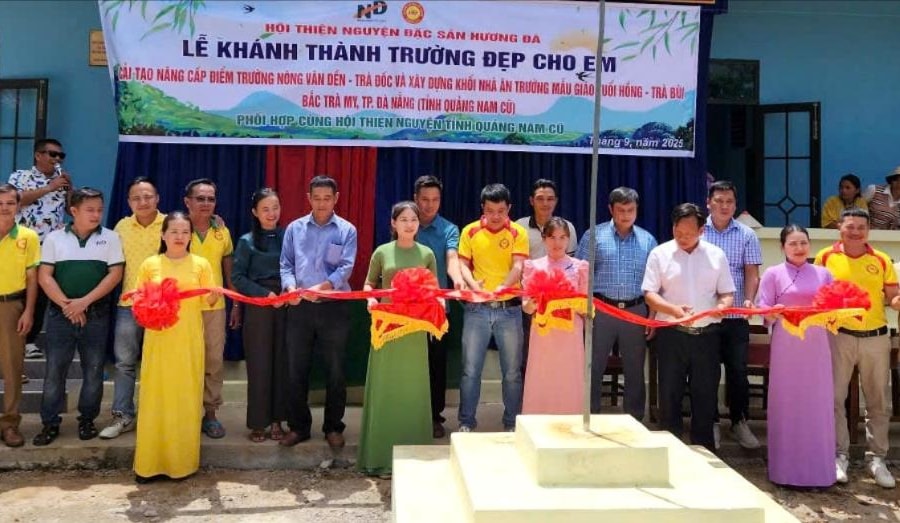 Bàn giao 3 phòng học cùng nhà ăn bán trú tại điểm trường Nóc Ông Xa