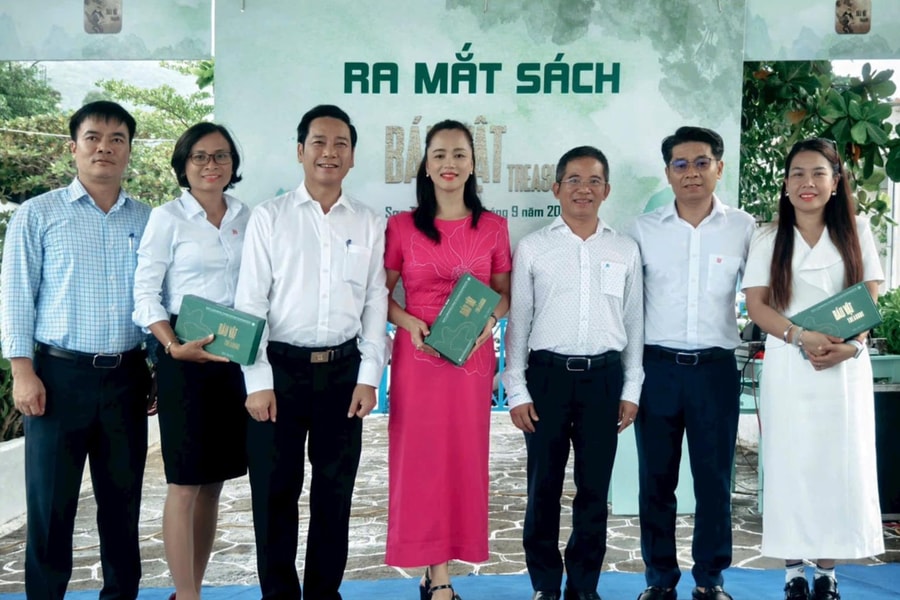 Ra mắt sách ảnh “Báu vật - Treasure” về bán đảo Sơn Trà