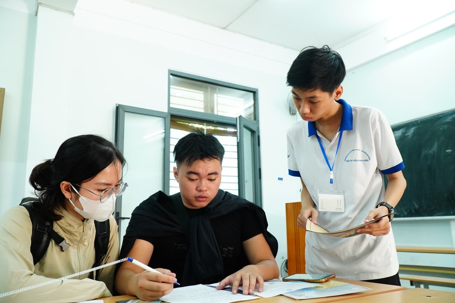 Đồng hành với tân sinh viên