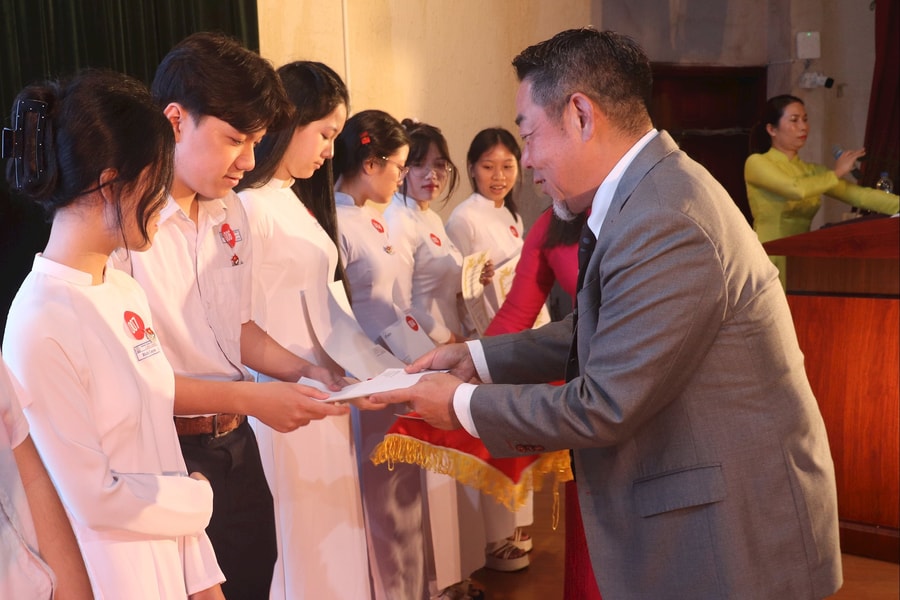Sojitz Việt Nam trao 230 suất học bổng cho học sinh Đà Nẵng